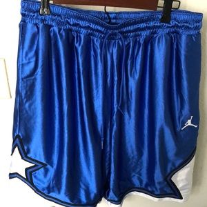 Preowned Jordan shorts size XL